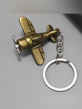 Vintage Style 3D Airplane Keychain – Antique Brass Toned Propeller Plane Model